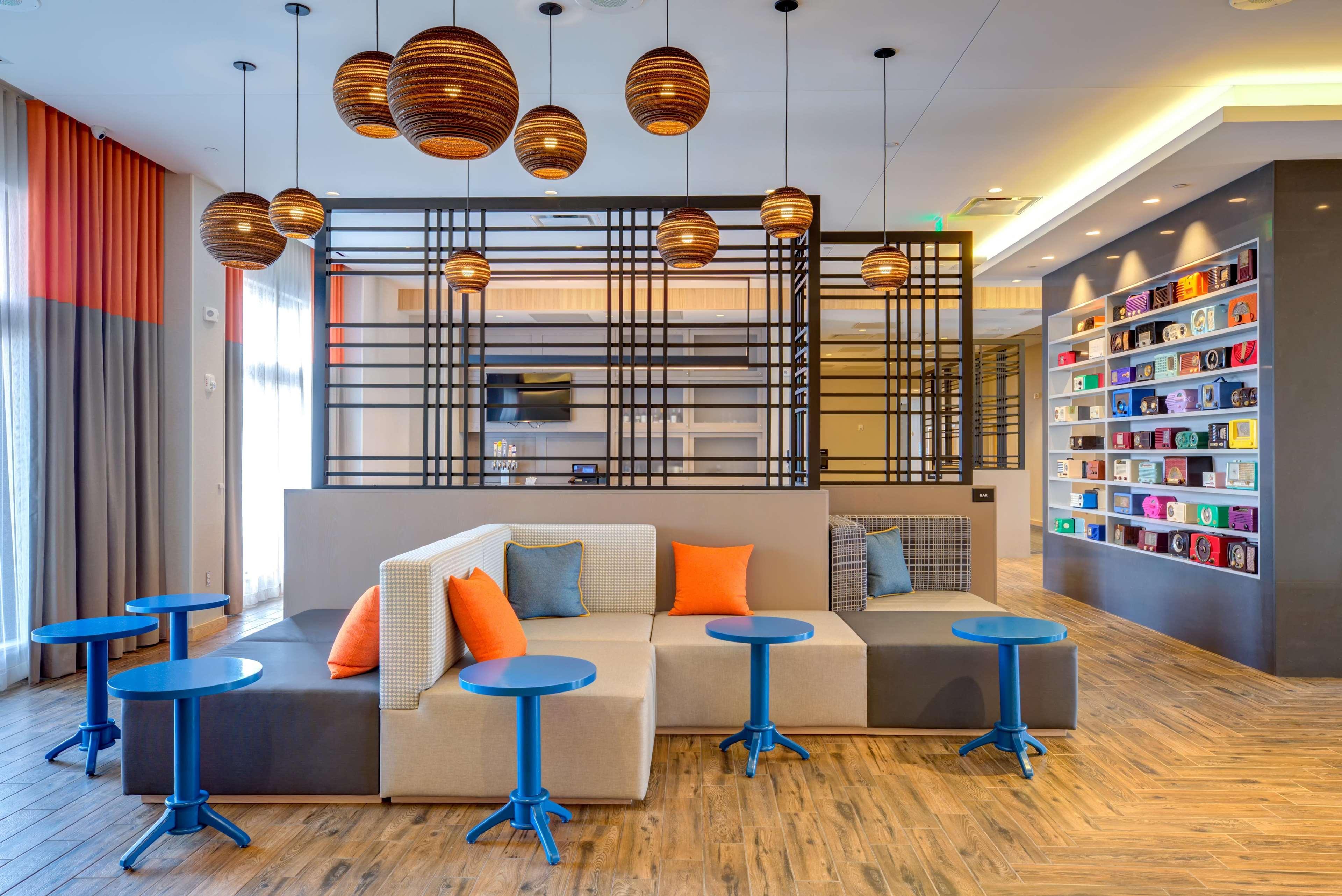 Hampton Inn & Suites Boston/Waltham Bagian luar foto