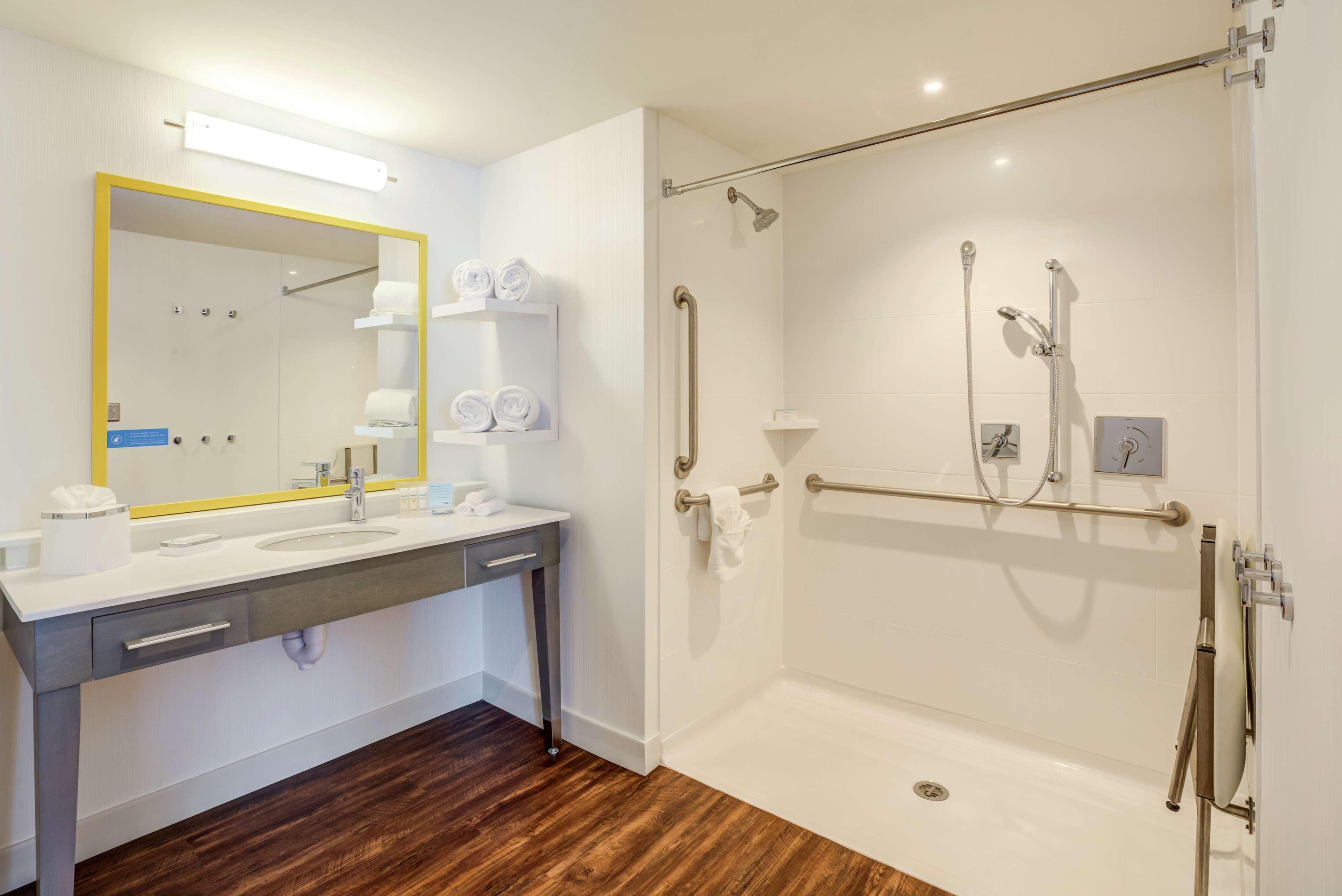 Hampton Inn & Suites Boston/Waltham Bagian luar foto