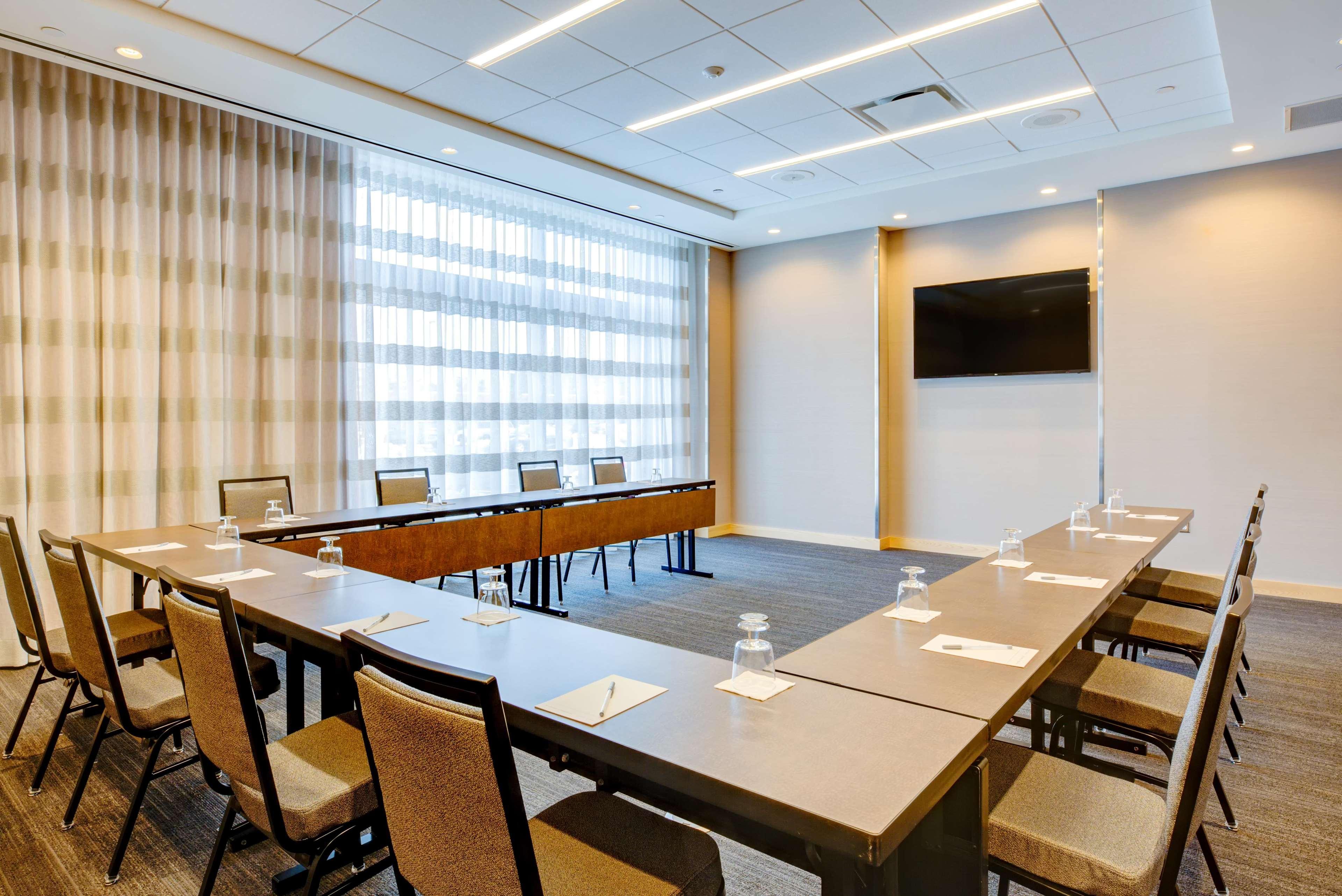 Hampton Inn & Suites Boston/Waltham Bagian luar foto