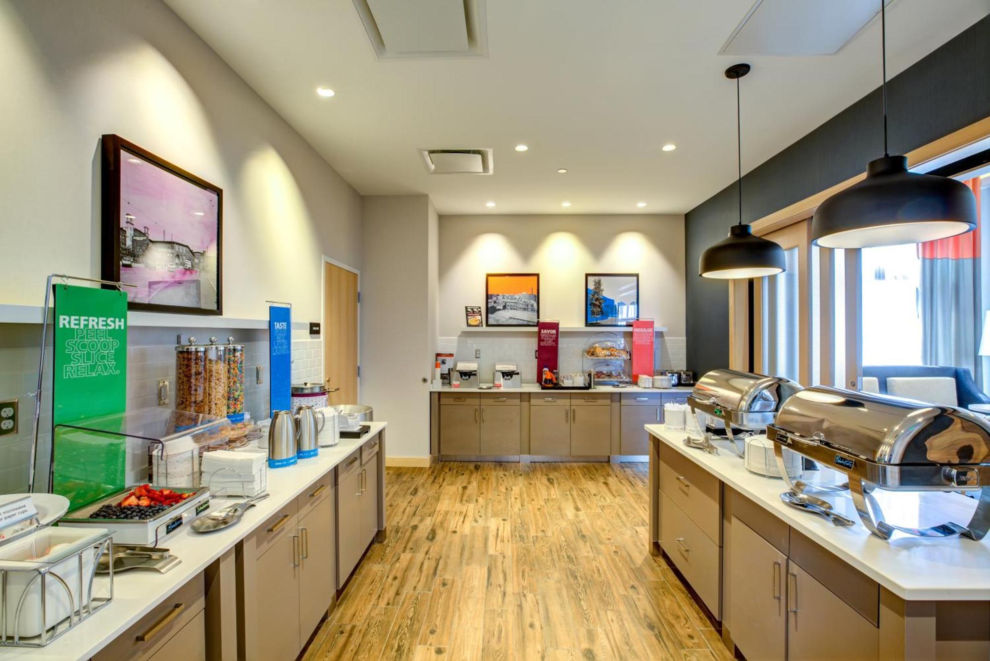 Hampton Inn & Suites Boston/Waltham Bagian luar foto