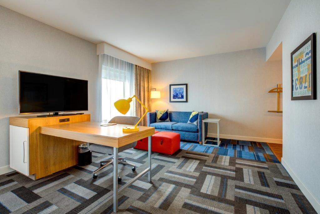 Hampton Inn & Suites Boston/Waltham Bagian luar foto