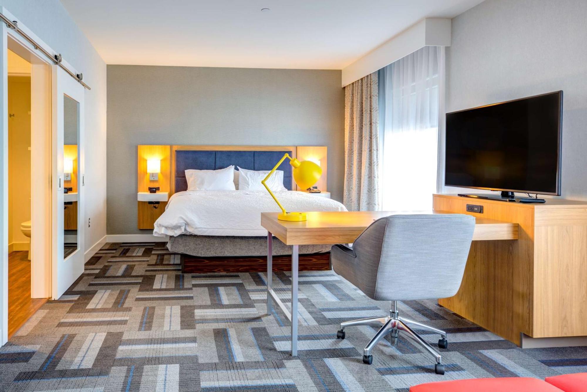 Hampton Inn & Suites Boston/Waltham Bagian luar foto