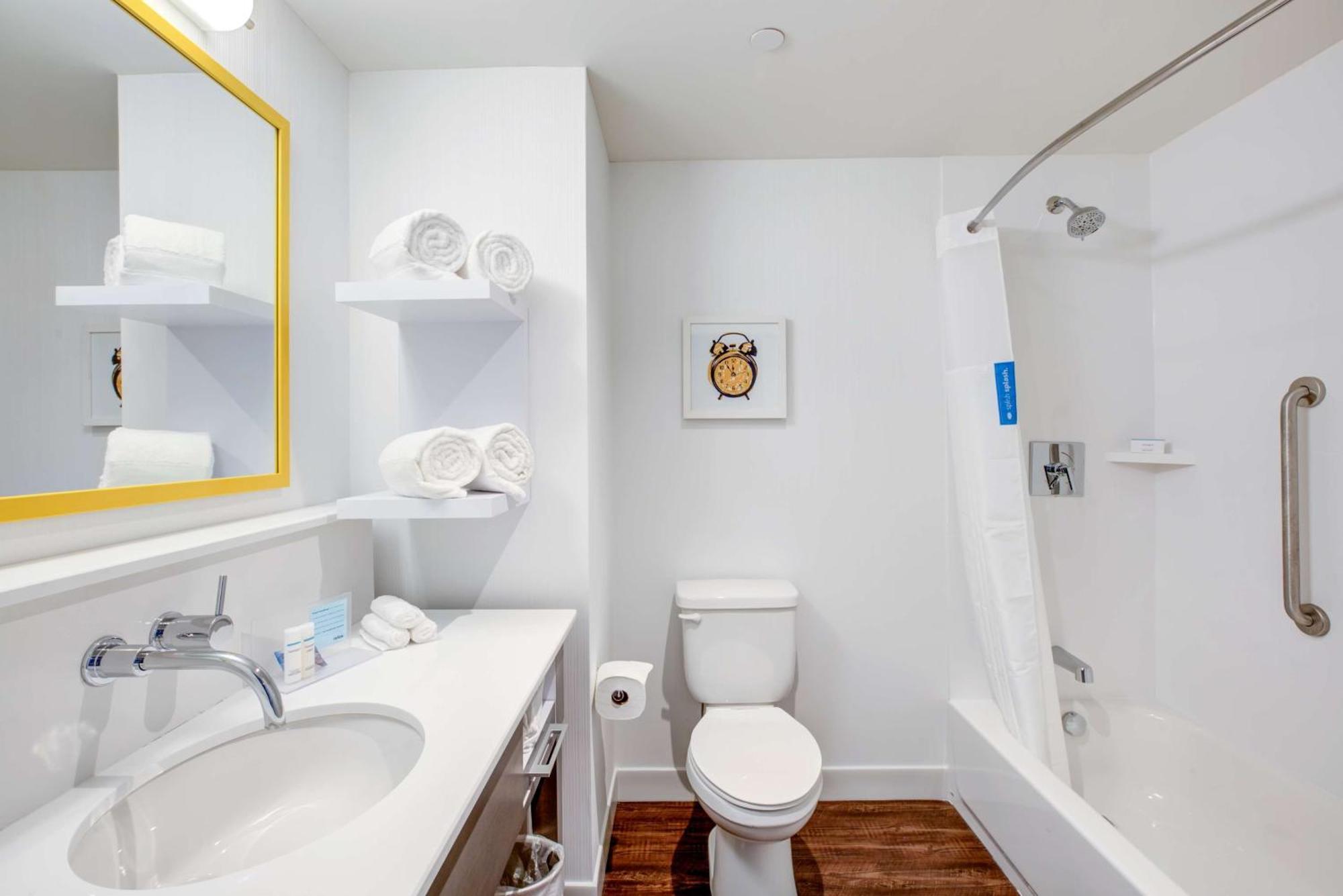 Hampton Inn & Suites Boston/Waltham Bagian luar foto