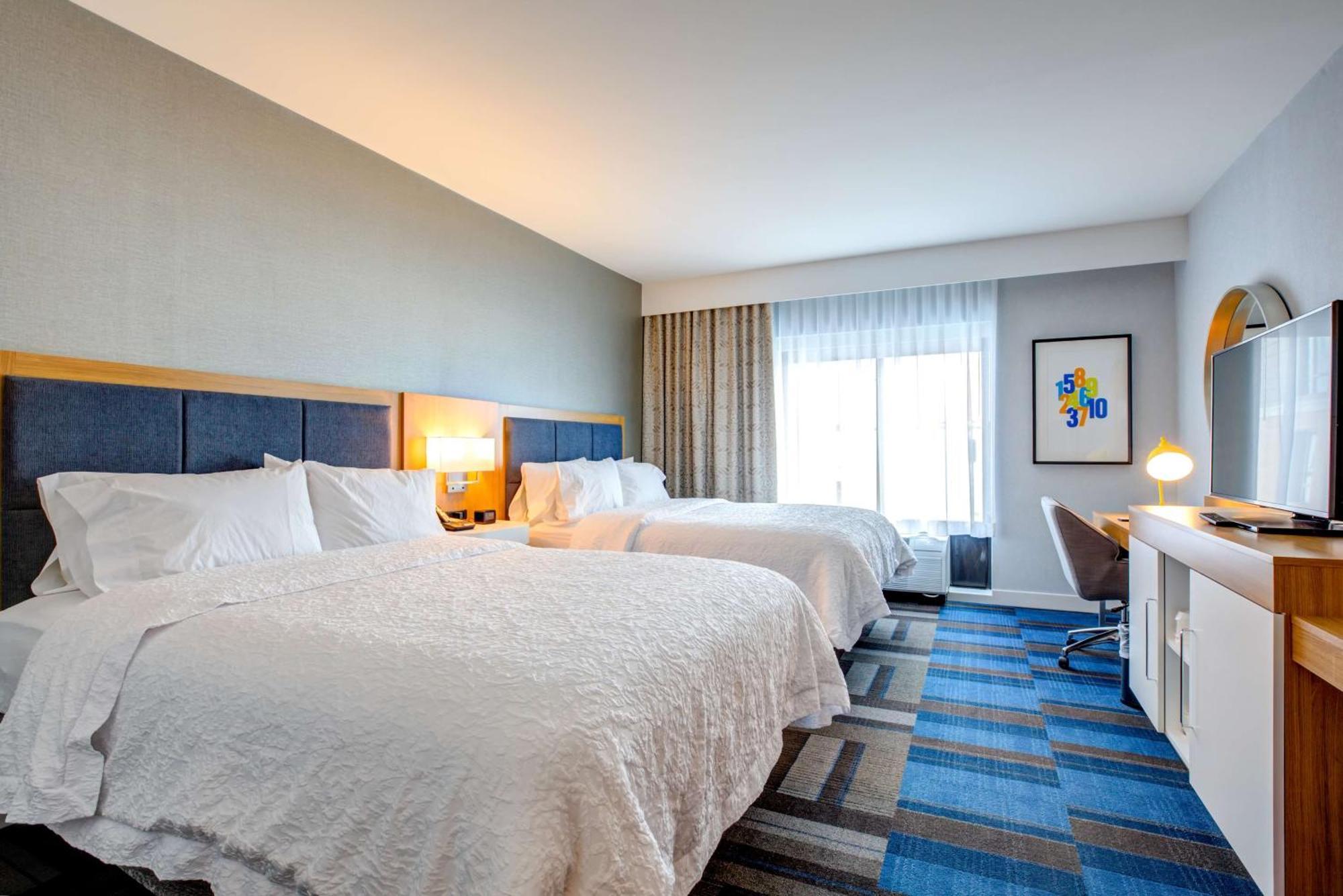 Hampton Inn & Suites Boston/Waltham Bagian luar foto