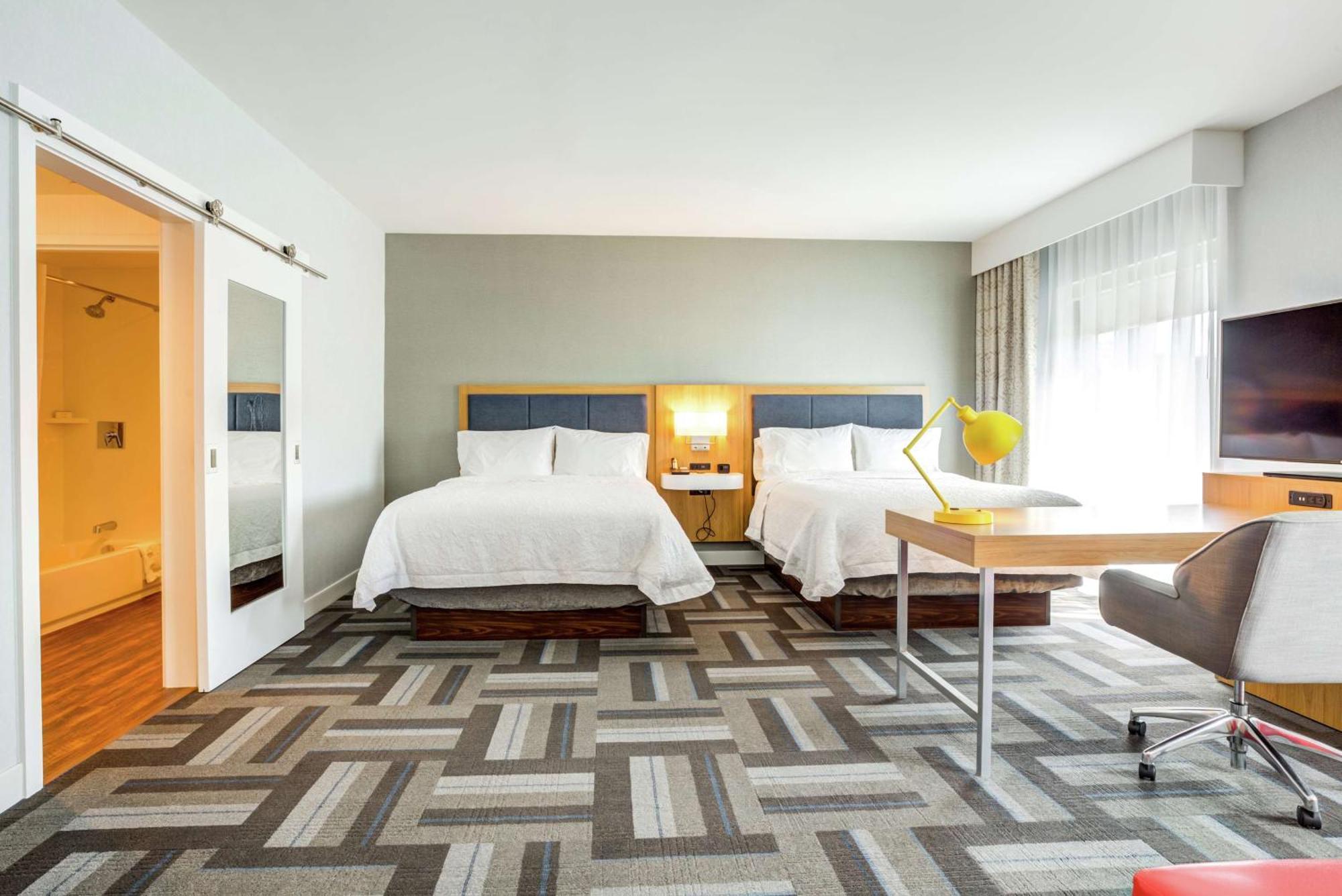 Hampton Inn & Suites Boston/Waltham Bagian luar foto