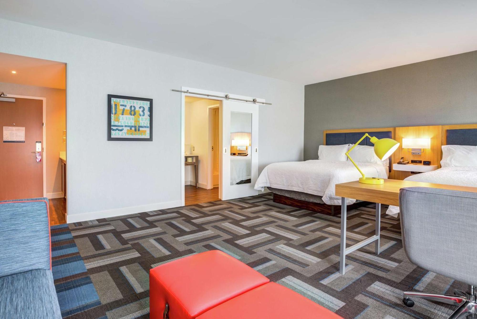 Hampton Inn & Suites Boston/Waltham Bagian luar foto