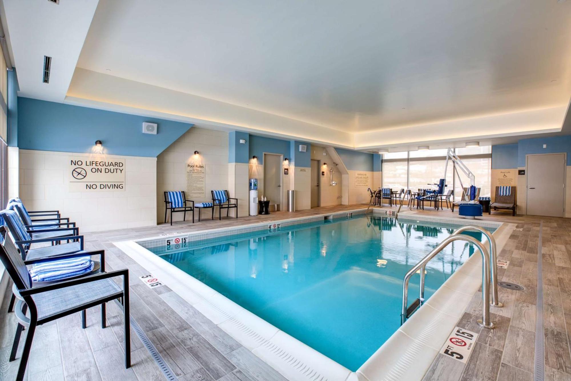 Hampton Inn & Suites Boston/Waltham Bagian luar foto