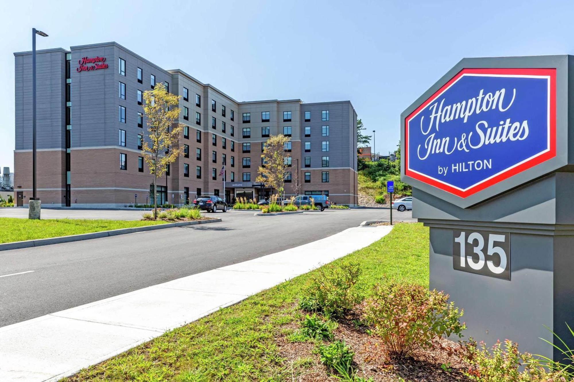 Hampton Inn & Suites Boston/Waltham Bagian luar foto